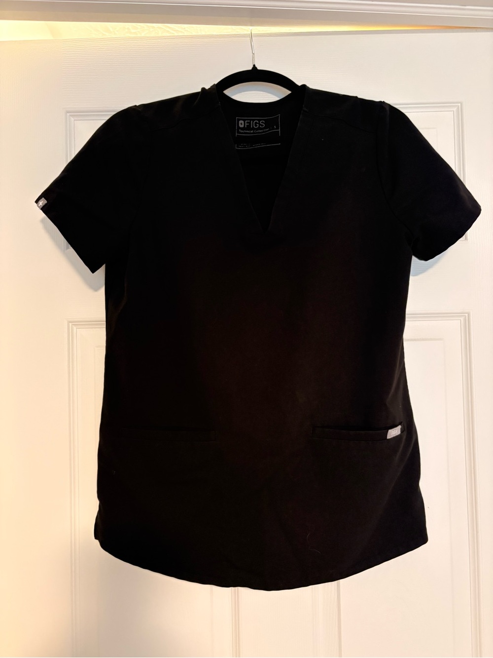 FIGS Black Women's V-Neck Short Sleeve Scrub Top